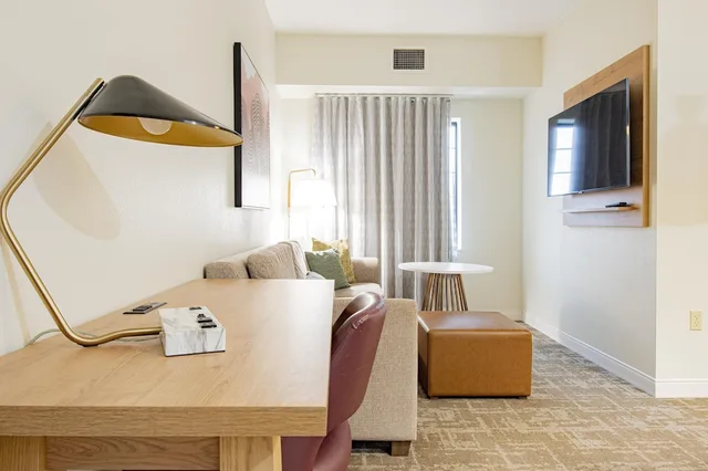 جناح بسرير كوين بغرفة نوم واحدة بمطبخ لذوي الإعاقة، Staybridge Suites Lafayette Airport 1/3