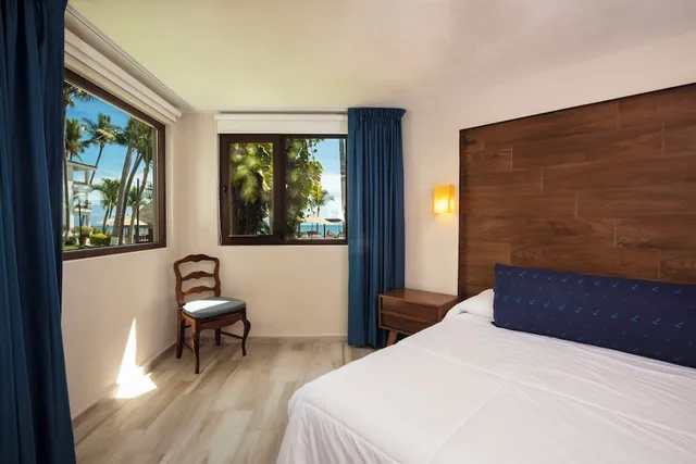 جناح ديلوكس بسرير كينج وسريرين منفصلين بغرفتي نوم، Vista Vallarta All Suites on the Beach 1/4