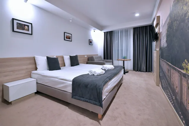 غرفة ديلوكس بسرير كوين، Lubhotel 2/3