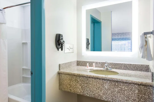 غرفة قياسية بسرير كينج للمدخنين، Howard Johnson By Wyndham Ocala Fl 3/5