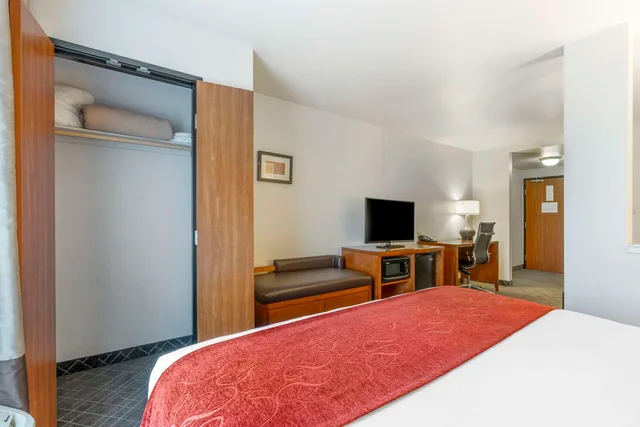 جناح بسرير كينج، Comfort Suites Redding - Shasta Lake 1/3