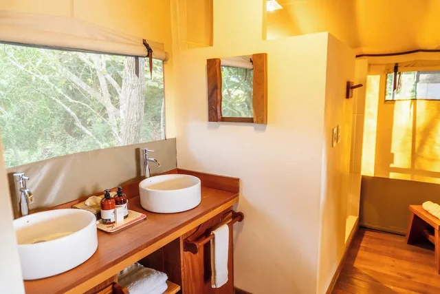 Family, Tent, Suite, 1 King and 2 Double Beds، Isla Chiquita Glamping Hotel 4/4