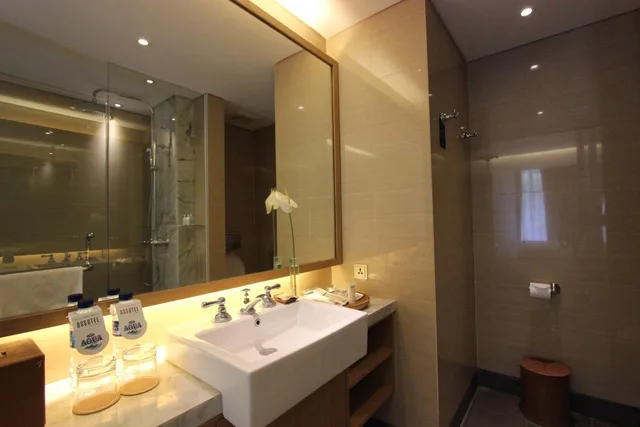 جناح بحوض استحمام، Ossotel Legian Bali 7/10