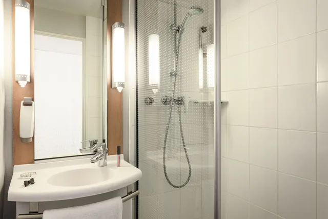 غرفة قياسية بسرير مزدوج وسرير فردي، Ibis Paris Versailles Chateau 7/8