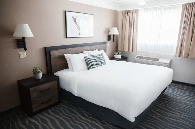 جناح عائلي بسرير كينج وسريرين كوين بغرفتي نوم، Inn at Mount Shasta 2/7