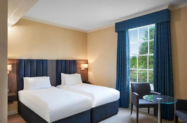 غرفة كلاسيكية بسريرين منفصلين، Avisford Park Hotel 1/10