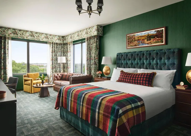 Graduate, Junior Suite, Double Bed، Graduate by Hilton East Lansing 1/3