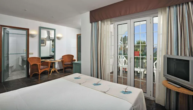 غرفة بسرير مزدوج بإطلالة على البحر، Sol Los Fenicios Hotel - Adults Only 2/3