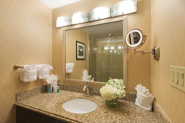 غرفة بريميوم بسريرين كوين في طابق مرتفع، CROWNE PLAZA BOSTON - WOBURN 8/9