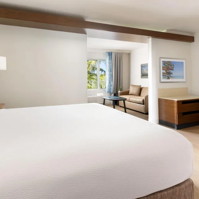 جناح بريميوم بسرير كينج مع أريكة، Fairfield Inn Suites Key West At the Keys Collection 1/7
