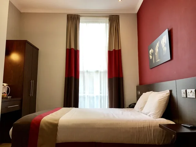 غرفة ديلوكس بسرير مزدوج، Royal Cambridge Hotel 2/4