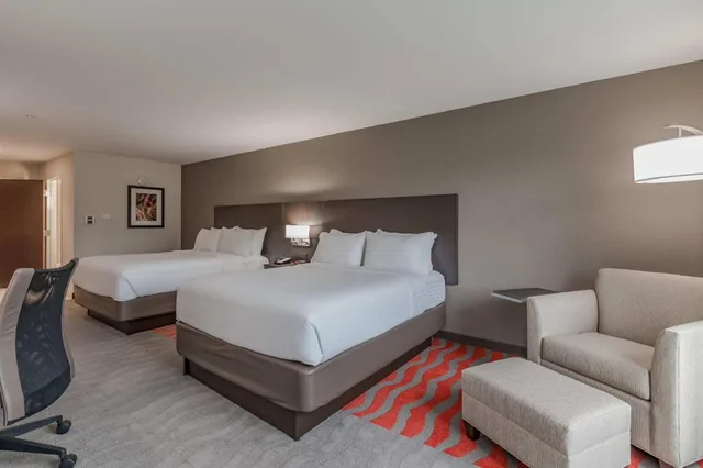 غرفة بسريرين لذوي الإعاقة، Holiday Inn Mishawaka North 2/6