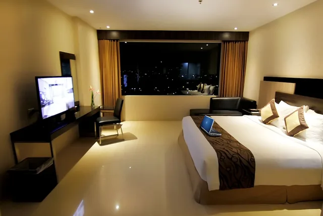 غرفة تنفيذية بسرير كينج، Aria Gajayana Hotel 2/3