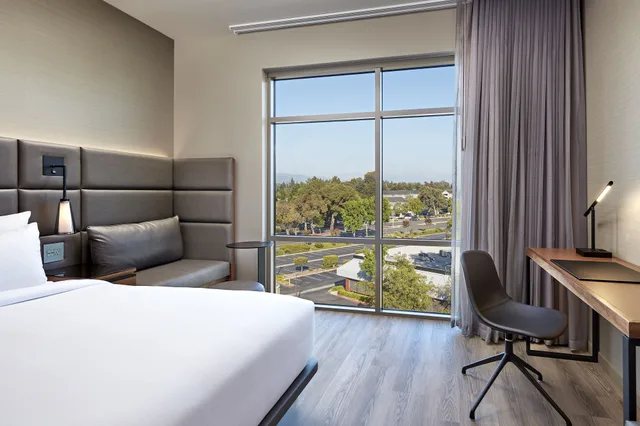 غرفة ديلوكس بسرير كينج بإطلالة على الجبل، Ac Hotel By Marriott San Jose Sunnyvale Cupertino 3/9