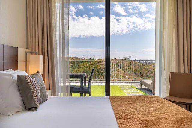 جناح بإطلالة على الجبل بشرفة، Monchique Resort And Spa 3/7