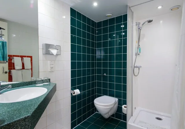 غرفة قياسية بسرير كينج مع أريكة، Holiday Inn Express London - Vauxhall Nine Elms 2/2