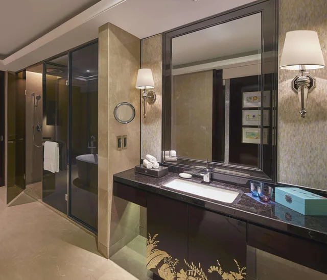 غرفة تنفيذية بسرير كينج مع دخول الصالة، Hilton Haikou Residences 2/2
