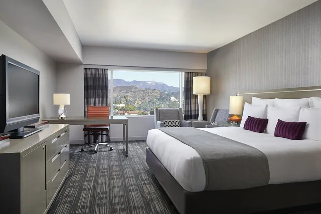 Skyline, King Bed، Loews Hollywood Hotel 2/10