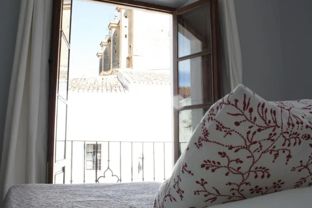 غرفة ثلاثية، Hotel La Ciudad 1/1