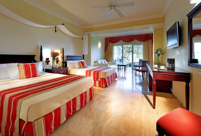 جناح بسرير كينج بإطلالة على الحديقة مع أريكة، Grand Palladium Jamaica Resort & Spa-All Inclusive 5/10