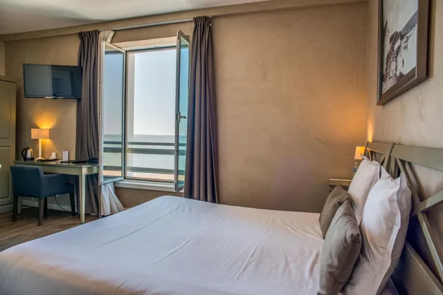 غرفة سوبيريور بسرير كينج بإطلالة على البحر، Best Western Hotel De La Plage 3/6