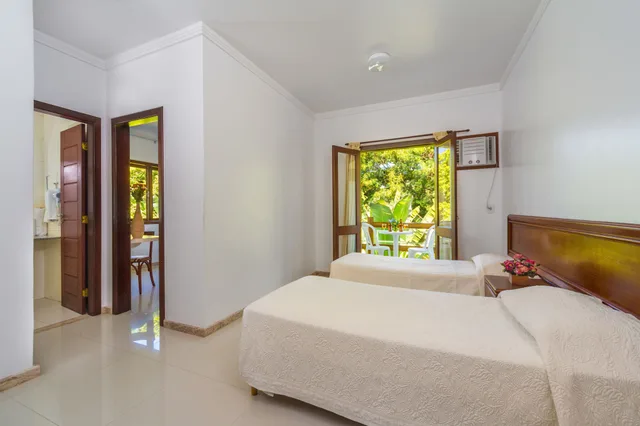 Connecting, Luxury, Family, 1 Double and 3 Single Beds، Hotel Enseada Dos Corais 2/5