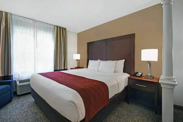 جناح بسرير كينج، Comfort Inn & Suites Wilton, ME 1/3