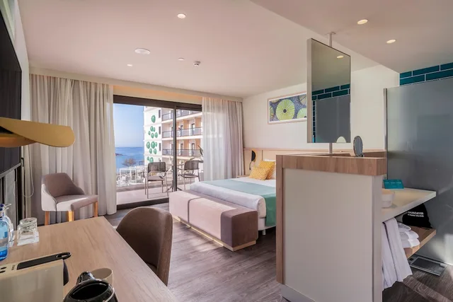 My Favorite Club, King Bed, Sea Front, Sea View، AluaSoul Palma Hotel - Adults only 5/7