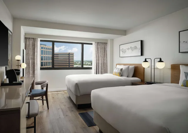غرفة ديلوكس بسريرين كوين، Sonesta Irvine John Wayne Airport 1/3
