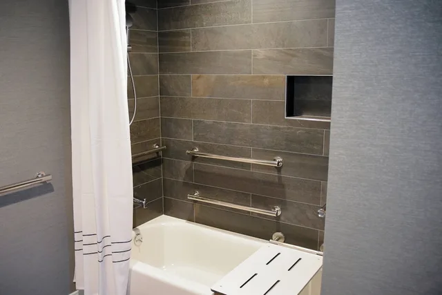 غرفة بسرير كينج لذوي الإعاقة، Omaha Marriott 3/3