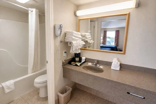 Standard, 2 Queen Beds, Days Inn by Wyndham Apple Valley Pigeon Forge/Sevierville 10/10