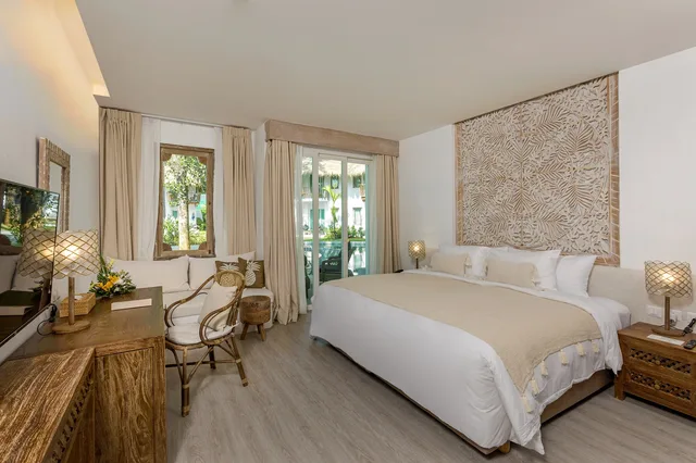 Grand Deluxe Lagoon Pool Access، Eden Beach Khao Lak Resort and Spa 1/3