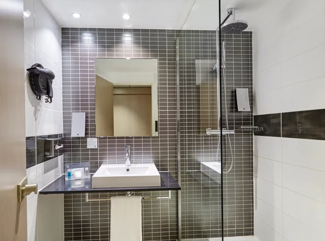 غرفة بسرير مزدوج مع أريكة، Holiday Inn Toulon City Centre 7/7