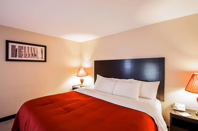 Efficiency, Suite, King Bed, Quality Inn near Potomac Mills 1/4