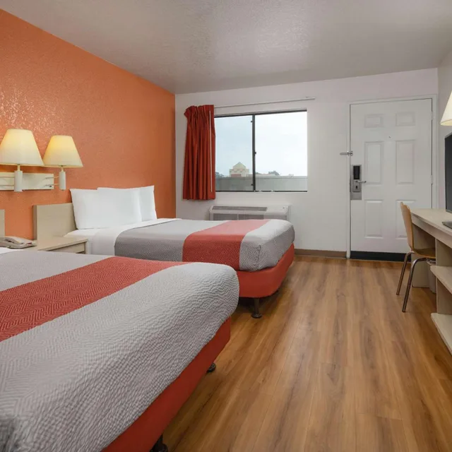 غرفة رباعية بسرير مزدوج، Motel6 Buena Park, CA - Knotts Berry Farm - Disneyland 2/7
