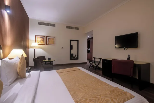 غرفة ديلوكس بسرير كينج لغير المدخنين، Villaggio Hotel and Resort Abu Dhabi 2/10