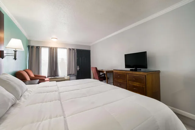 غرفة بسرير كينج لذوي الإعاقة، Americas Best Value Inn Blytheville 1/5