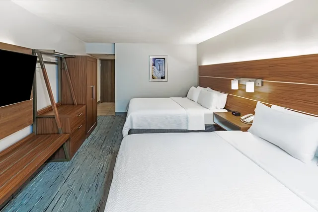 Standard, 2 Queen Beds, Extra Floor Space، Holiday Inn Express El Paso-Central 1/3