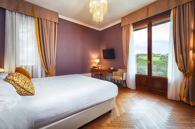 غرفة بسرير كوين بشرفة، La Posta Hotel & Thermal Spa 1/10