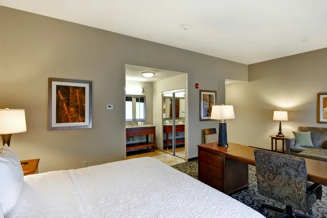 جناح استوديو بسرير كينج، Hampton Inn and Suites New Hartford 4/7