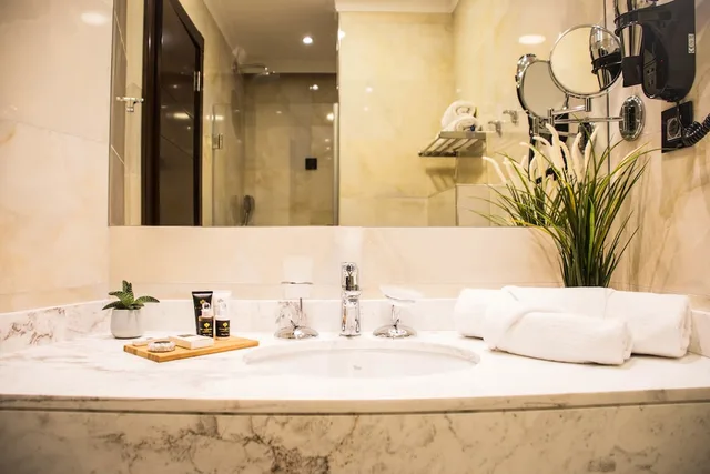غرفة بسرير كينج بشرفة، Xenon Hotel 6/6