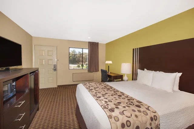 غرفة ديلوكس بسرير كينج، Days Inn by Wyndham San Jose Airport 1/5