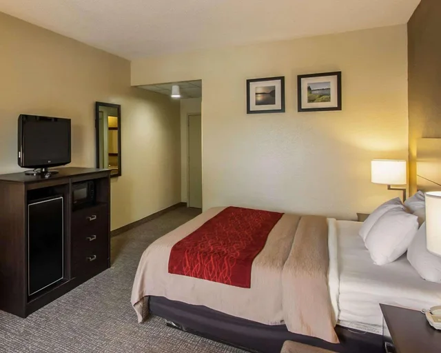 غرفة بسرير كينج، Quality Inn Hayti Comfort Inn Hayti 1/4