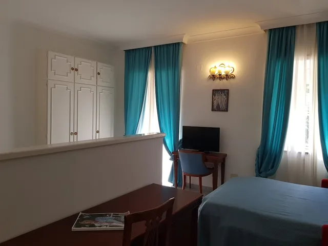 غرفة كلاسيكية بسرير كوين بإطلالة على الحديقة مع أريكة، Palatium Mari Hotel 5/10