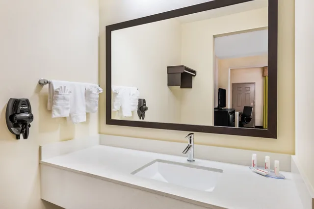 غرفة بسريرين كوين، Days Inn & Suites by Wyndham Katy 9/10