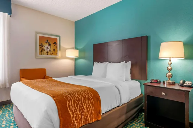 غرفة بسرير كوين، Comfort Inn & Suites Fort Lauderdale West Turnpike 5/7