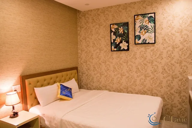 Standard, Queen Bed, No Window، C'Lavie Hotel - Saigon Airport Hotel 2/6