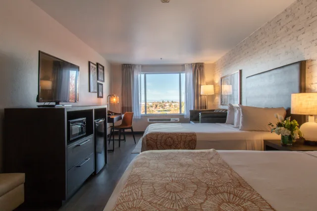 جناح بسريرين كوين، Oxford Suites Chico 3/4