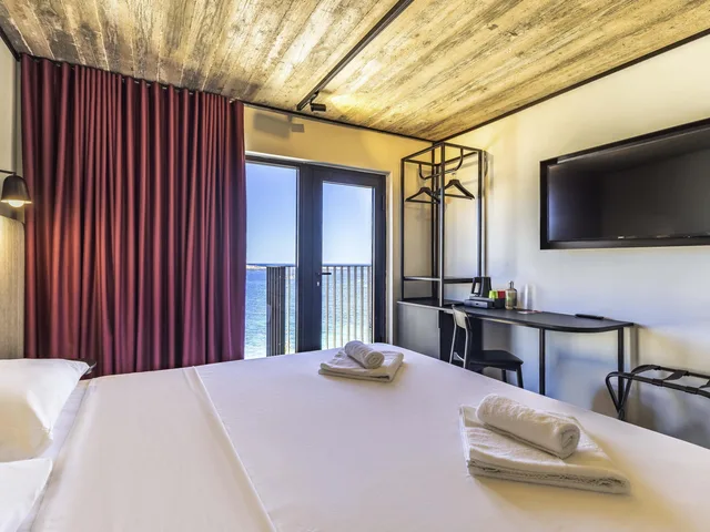 غرفة بسريرين منفصلين بإطلالة على المدينة، ibis Styles ST Pauls Bay Malta 3/6