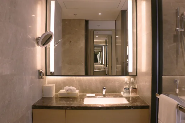 غرفة ديلوكس بسرير كينج، Courtyard By Marriott Shanghai Hongqiao 4/6